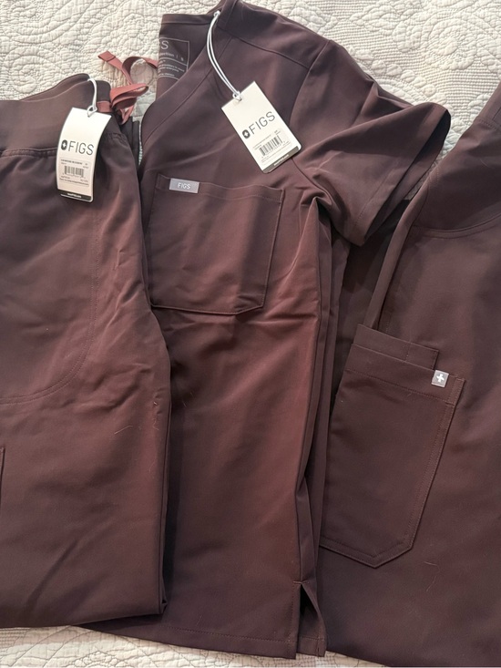 Figs Tops - Figs Espresso Catarina One Pocket Scrub Top Small NWT